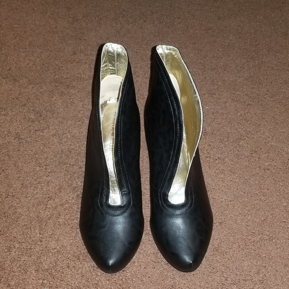 Monroe&Main Stud Back Bootie